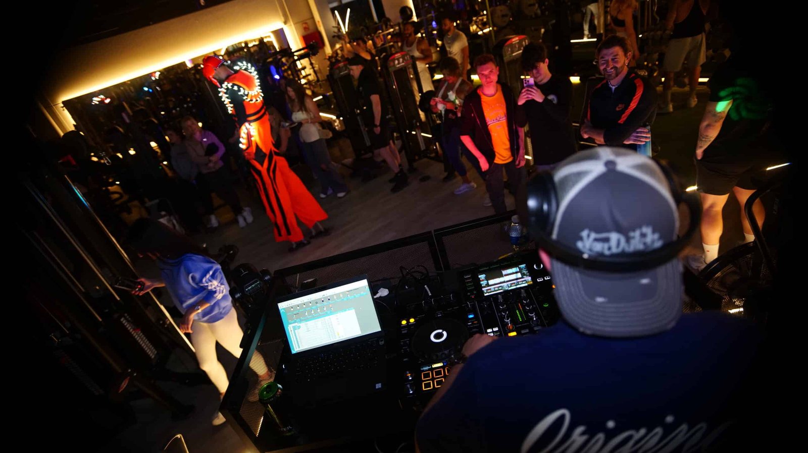 Fiesta Neon Sport Club